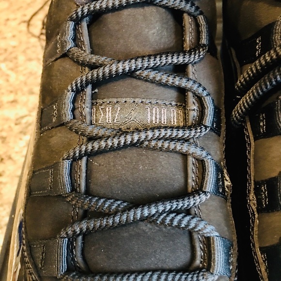 Air Jordan 11 Cap & Gown Men sz- 10.5 - Picture 2 of 7